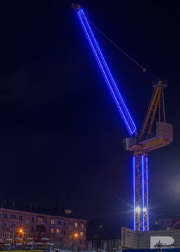 Контурная подсветка строительного крана в Москве
